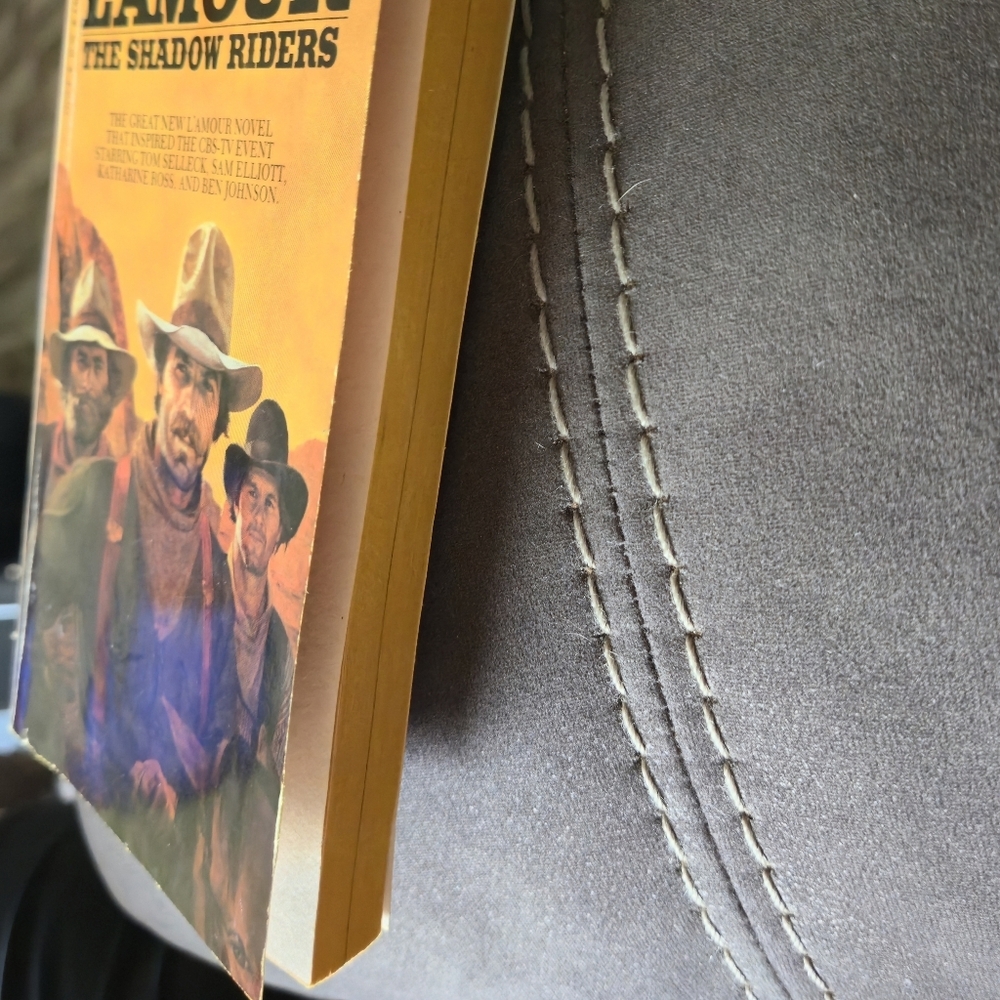 Louis L’Amour The Shadow Riders 1982 First Edition Paperback Western TV Tie-In - Picture 8 of 9